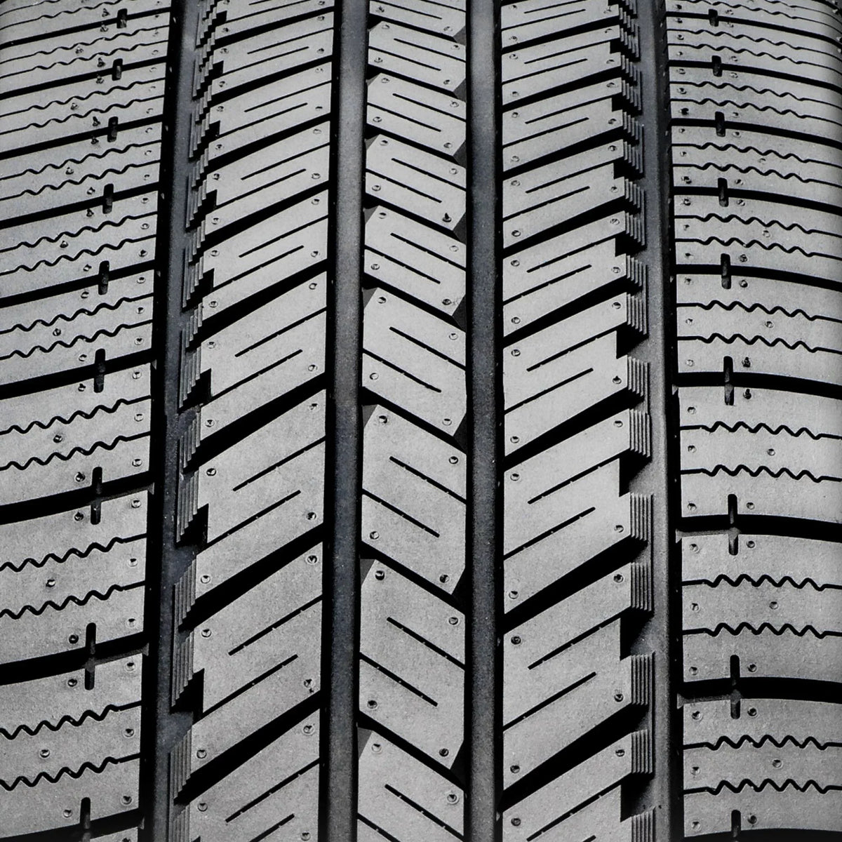 BlackHawk Hiscend-H HT01 All Season 235/70R16 106T Light Truck Tire